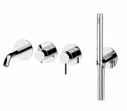 Remer Смеситель для ванной и душа Metrica MC53D2P с ручным душем и гибким шлангом длиной 150 см., хром глянцевый Remer Смеситель для ванной и душа Metrica MC53D2P с ручным душем и гибким шлангом длиной 150 см., хром глянцевый