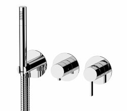 Remer Встроенный смеситель для душа Metrica MC97D2P ручной душ и гибкий шланг длиной 150 см, хром глянцевый Remer Встроенный смеситель для душа Metrica MC97D2P ручной душ и гибкий шланг длиной 150 см, хром глянцевый