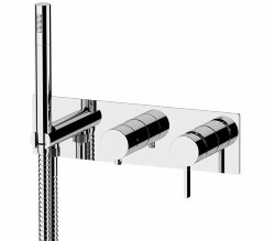 Remer Встроенный смеситель для душа Metrica MC97D3 ручной душ и гибкий шланг длиной 150 см, хром глянцевый Remer Встроенный смеситель для душа Metrica MC97D3 ручной душ и гибкий шланг длиной 150 см, хром глянцевый
