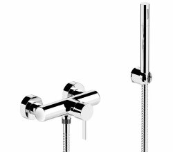 Remer Смеситель для душа с одним фронтальным рычагом Metrica MC38 с лейкой, шлангом и кронштейном, хром глянцевый Remer Смеситель для душа с одним фронтальным рычагом Metrica MC38 с лейкой, шлангом и кронштейном, хром глянцевый