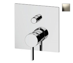 Remer Встроенный смеситель для ванны и душа Metrica MC09QXV с кнопочным переключателем, сталь глянцевый Remer Встроенный смеситель для ванны и душа Metrica MC09QXV с кнопочным переключателем, сталь глянцевый